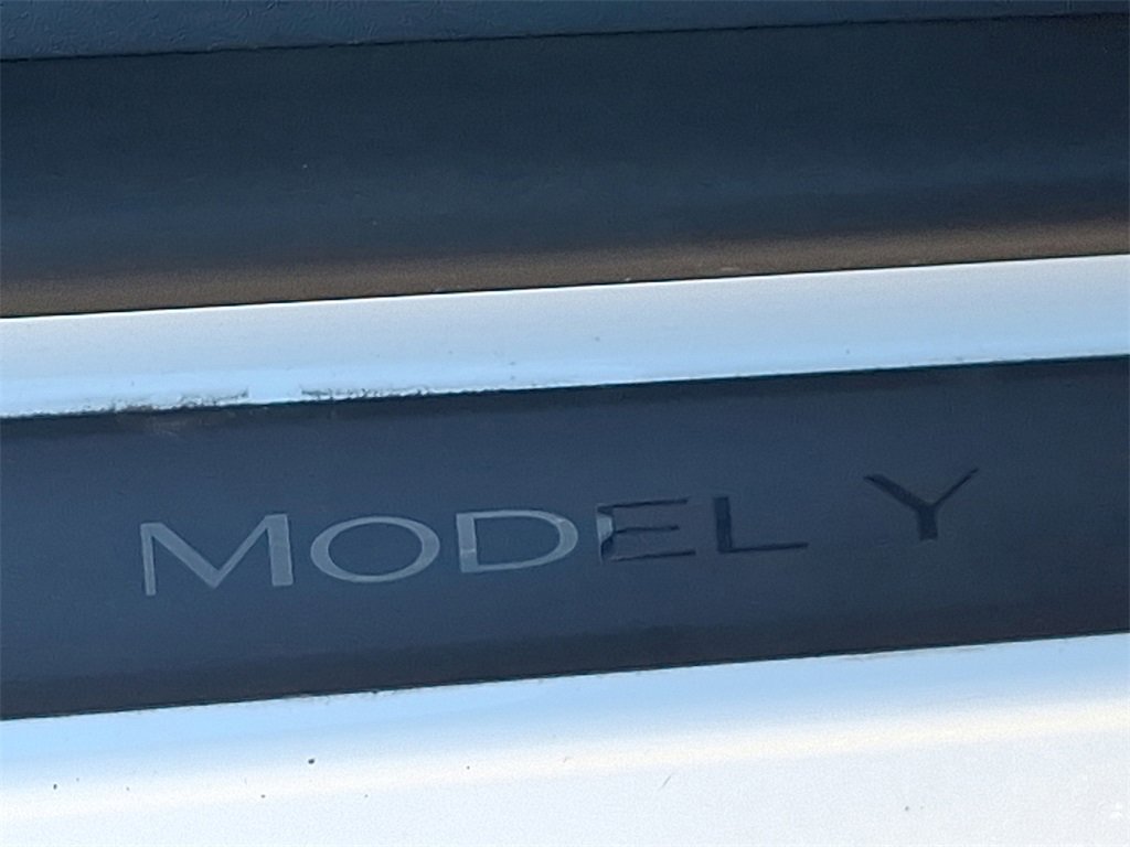 Used 2023 Tesla Model Y Long Range image 30