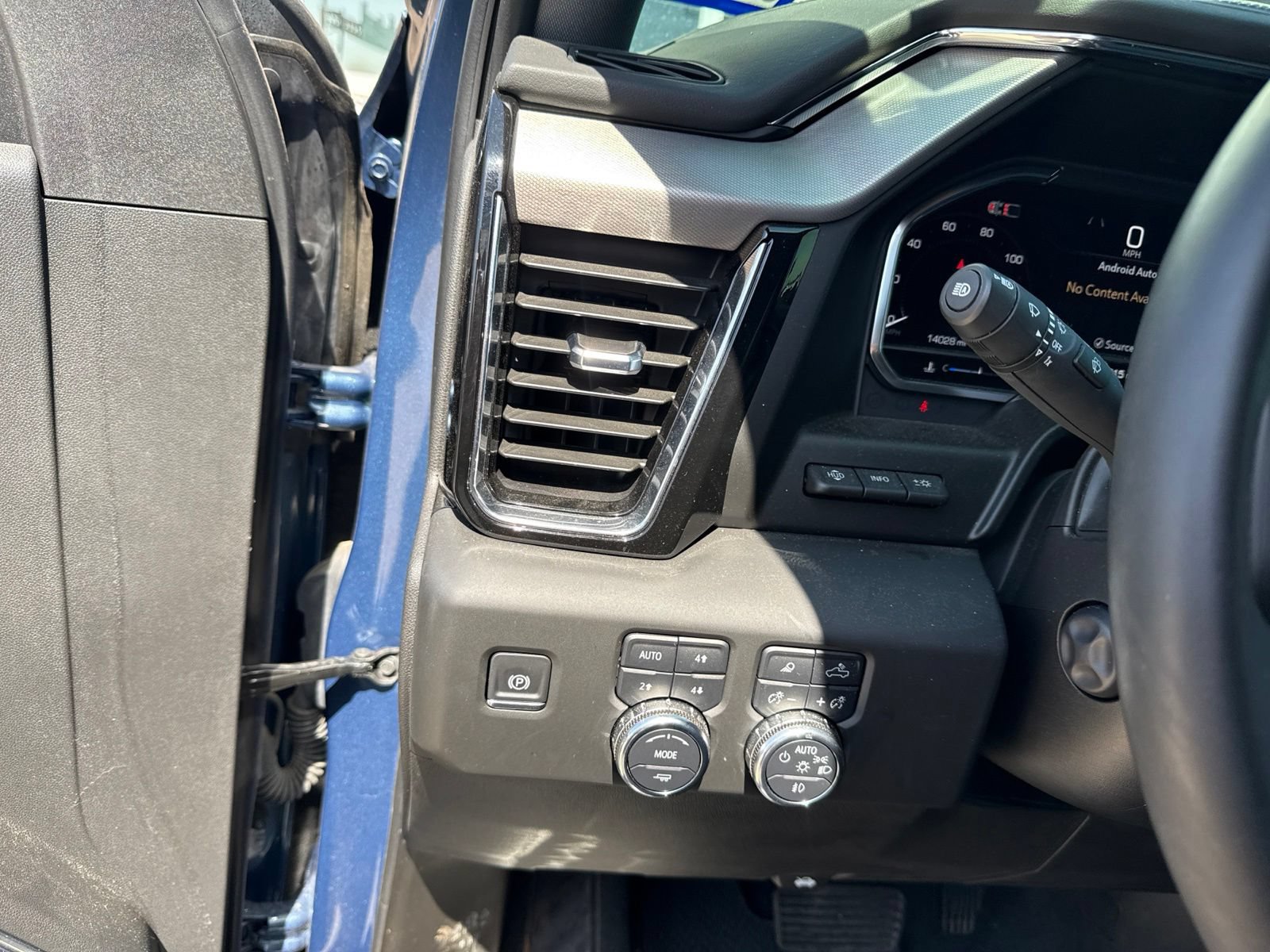 Used 2025 GMC Sierra 1500 Denali w/ Technology Package AWD/4WD image 18