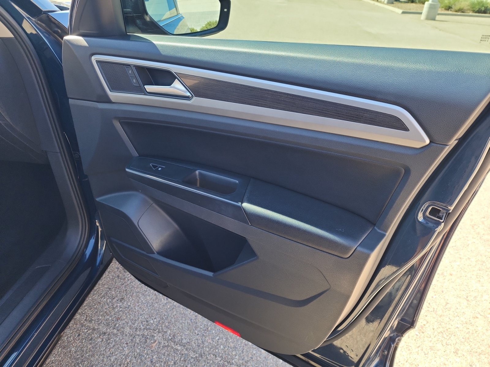 Used 2018 Volkswagen Atlas SE FWD image 16