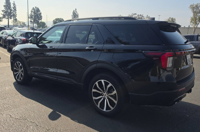 Certified 2025 Ford Explorer ST-Line AWD/4WD image 5