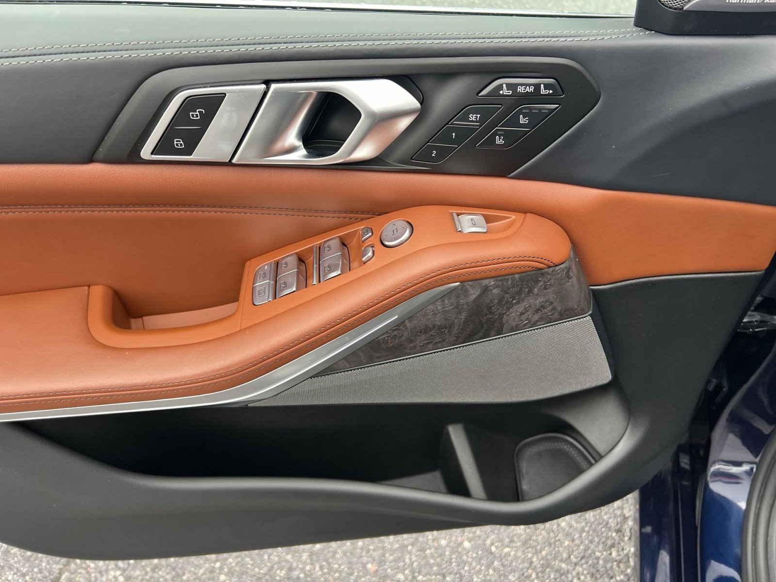 Used 2023 BMW X7 xDrive40i w/ Executive Package image 15