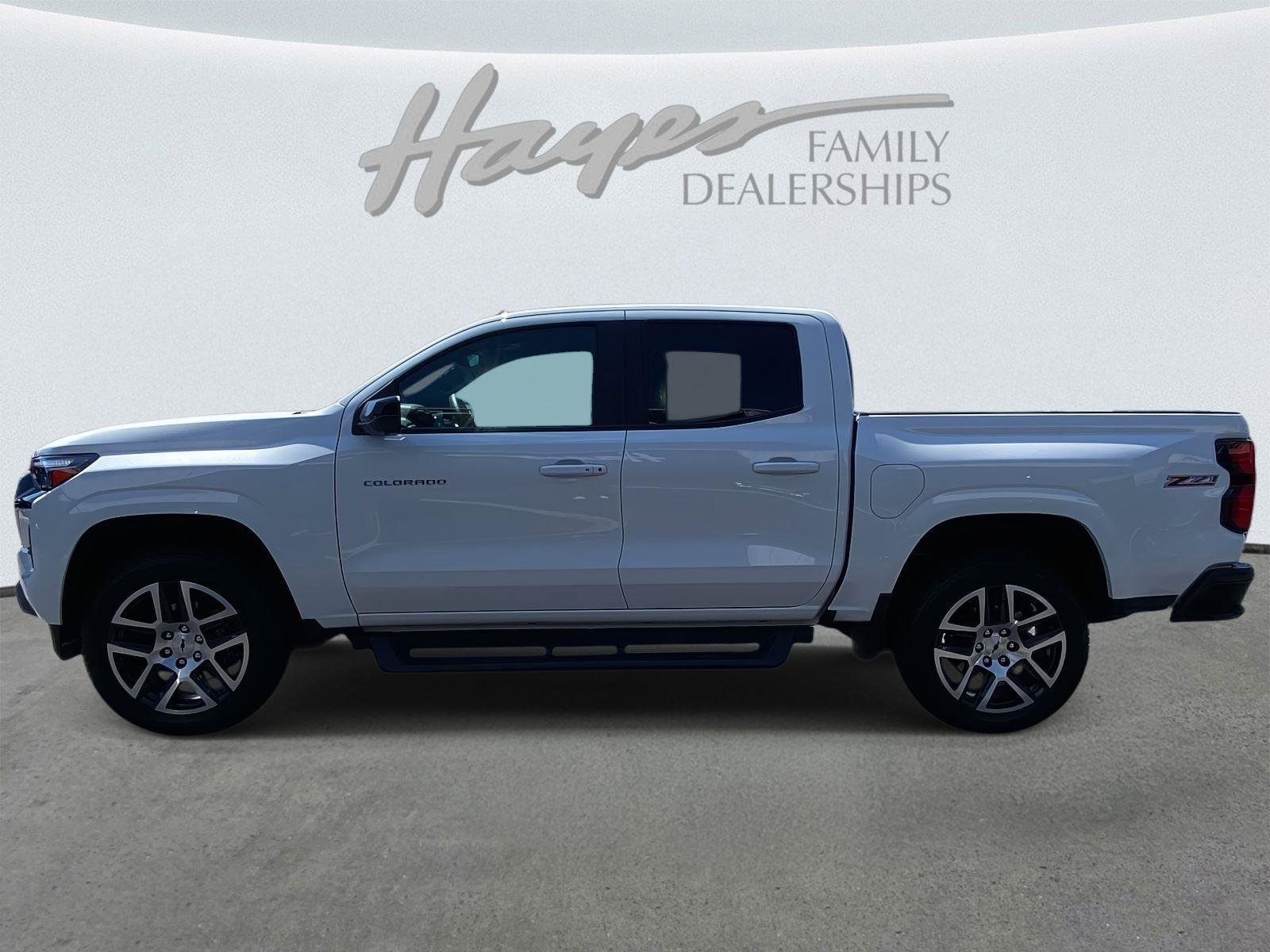 Used 2024 Chevrolet Colorado Z71 w/ Z71 Convenience Package 2 image 38