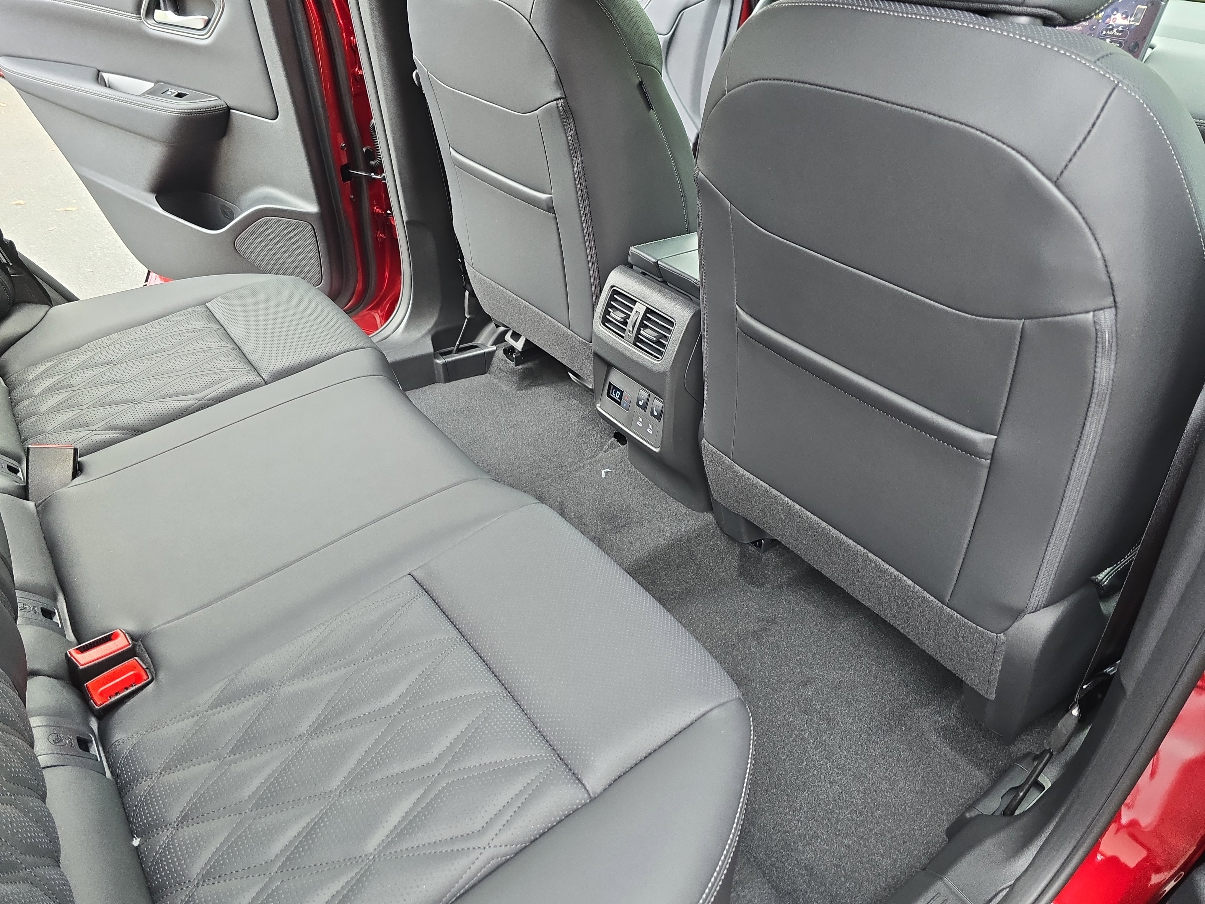 New 2026 Nissan Rogue Platinum image 11