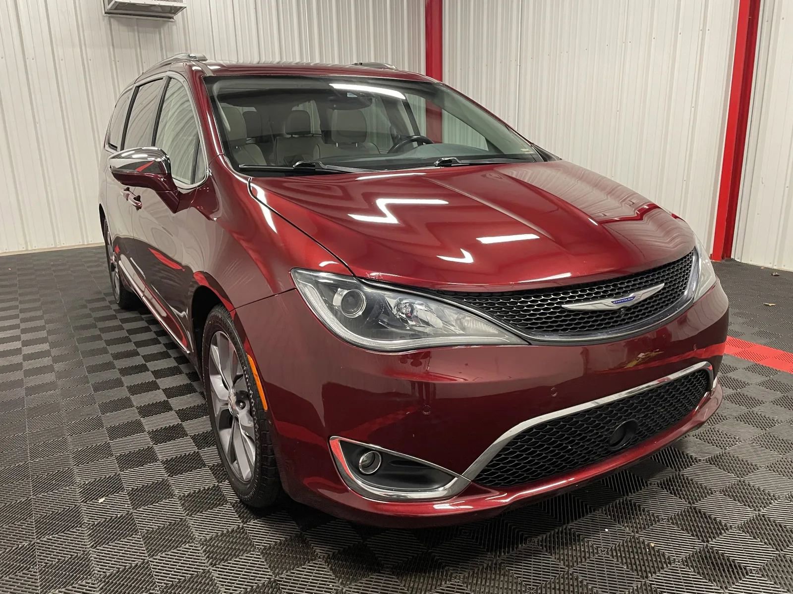 Used 2019 Chrysler Pacifica Limited w/ Tire & Wheel Group image 6
