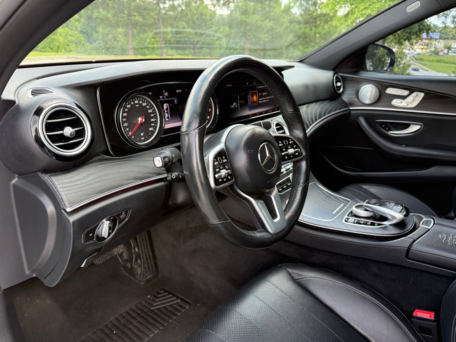 Used 2019 Mercedes-Benz E 300 4MATIC image 22