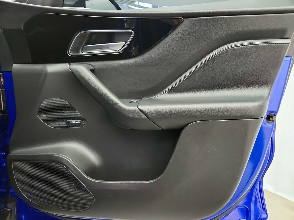 Used 2020 Jaguar F-PACE Premium image 35