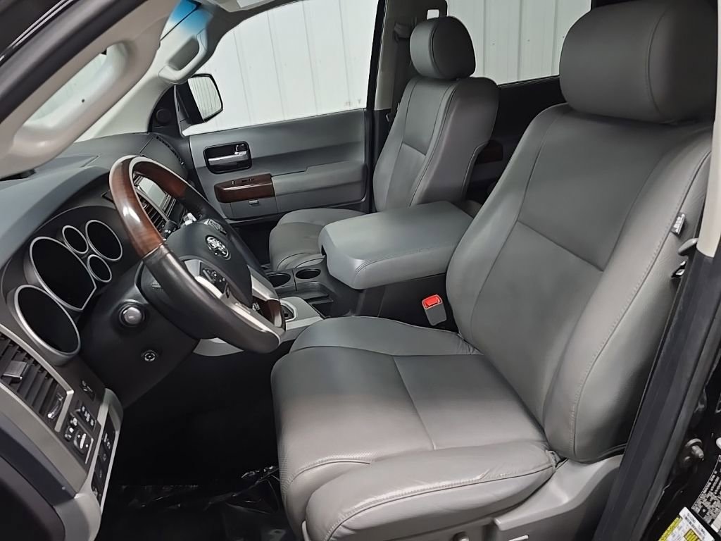 Used 2016 Toyota Sequoia Platinum image 30
