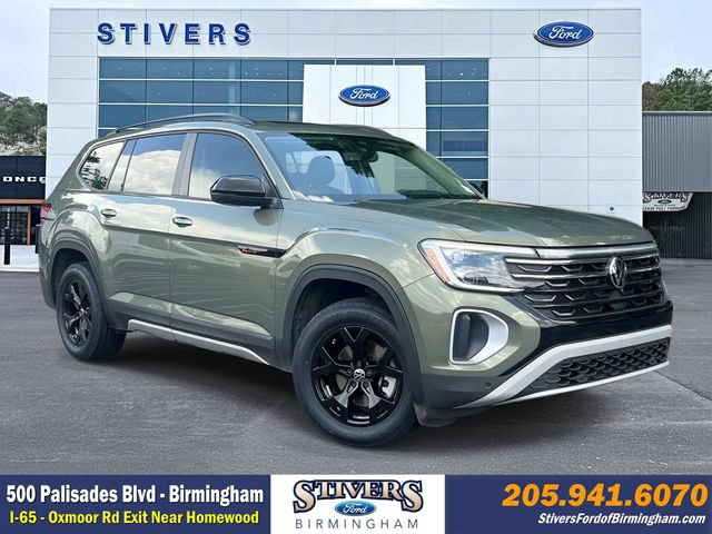 Used 2024 Volkswagen Atlas Peak Edition SE AWD/4WD image 1