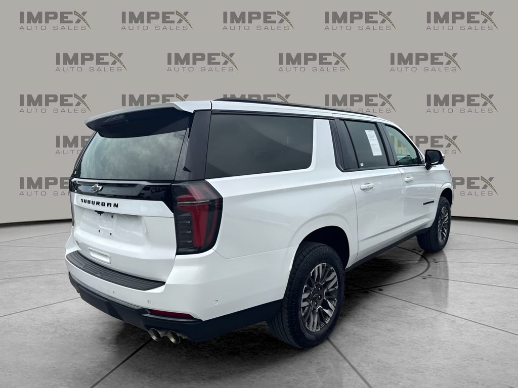 Used 2025 Chevrolet Suburban Z71 AWD/4WD image 3