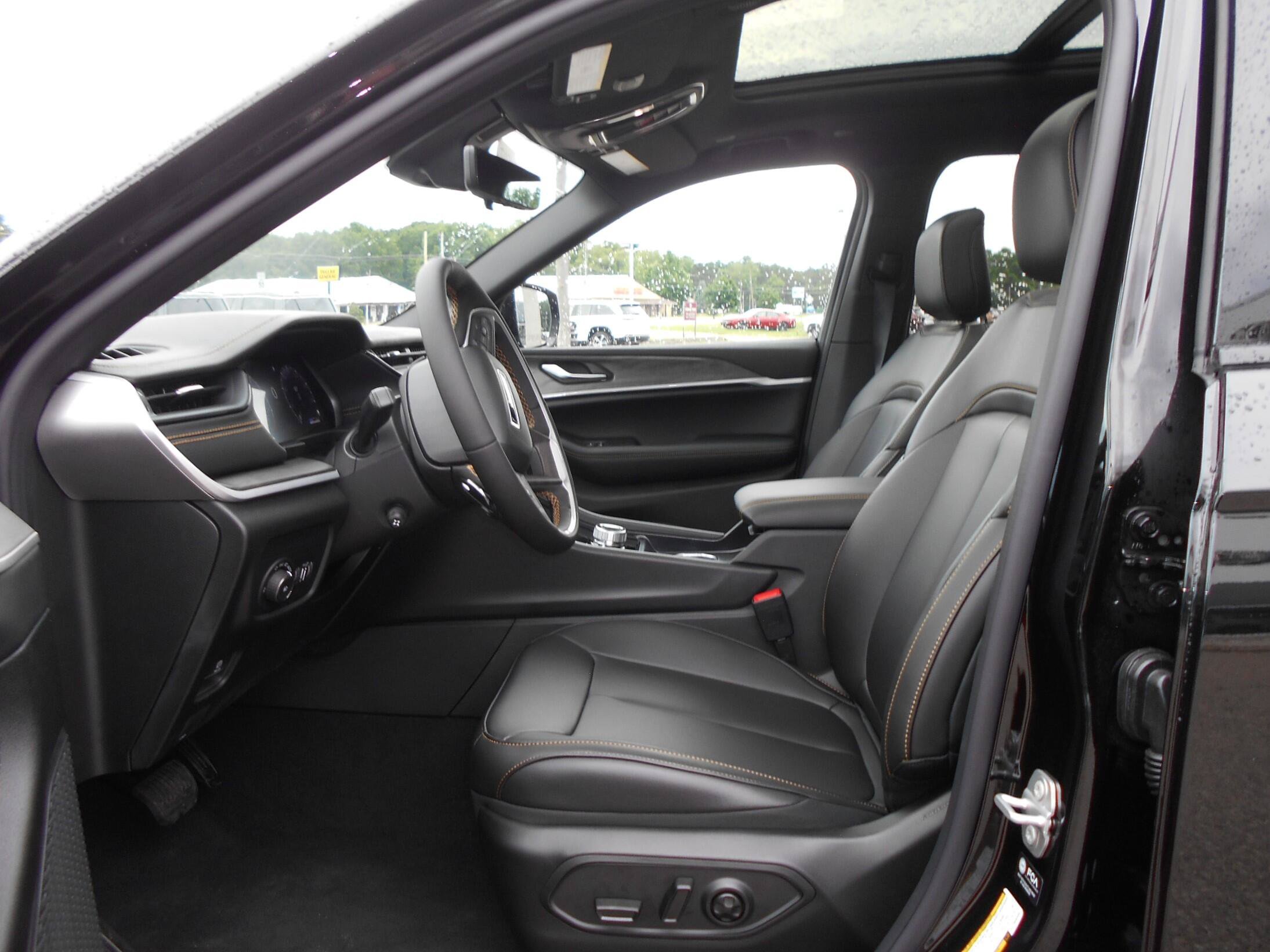 New 2026 Jeep Grand Cherokee L Limited AWD/4WD image 5