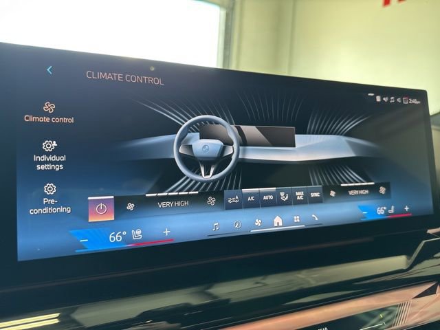 Used 2025 BMW i5 xDrive40 w/ Premium Package image 30