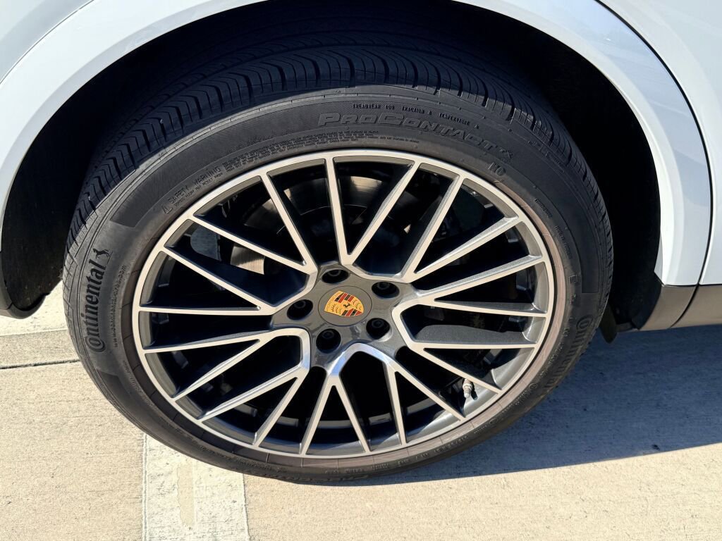 Used 2021 Porsche Cayenne image 12