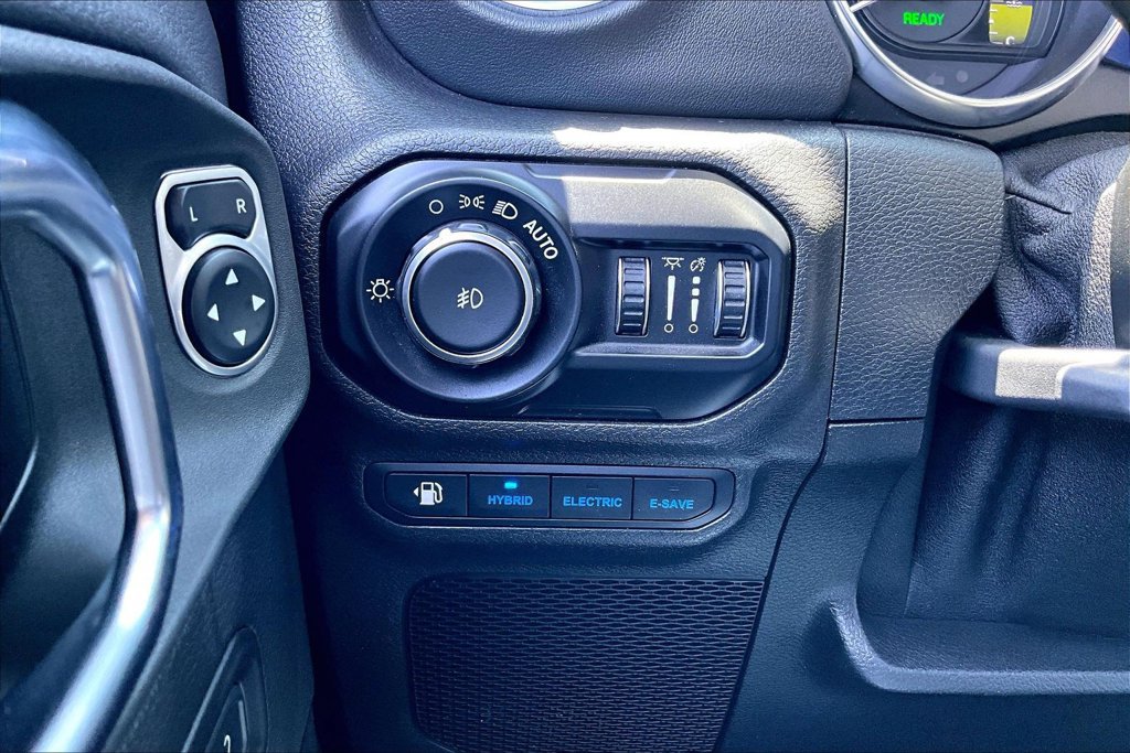 Used 2021 Jeep Wrangler Unlimited Sahara w/ Cold Weather Group AWD/4WD image 45