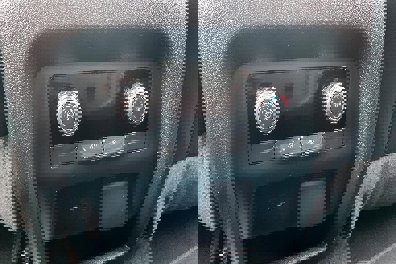 Used 2024 GMC Acadia Elevation image 32