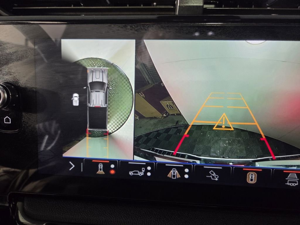 Used 2025 GMC Sierra 2500 AT4 image 15