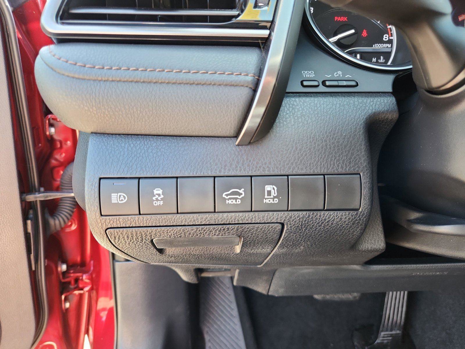 Used 2019 Toyota Camry XLE w/ Navigation Package FWD image 18