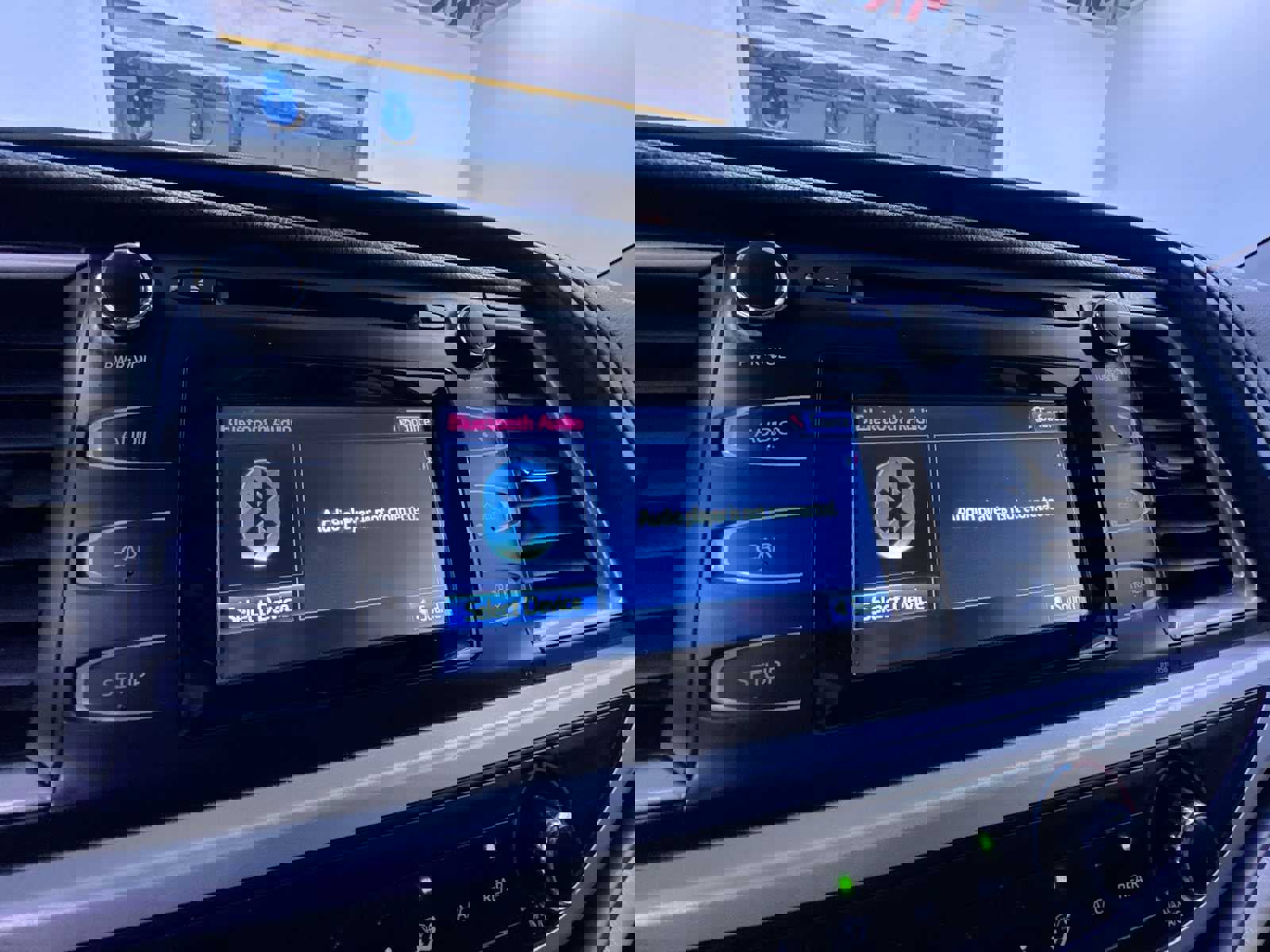 Used 2018 Toyota Highlander LE image 26