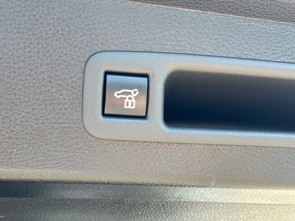 Used 2026 Toyota Sienna XSE AWD/4WD image 9
