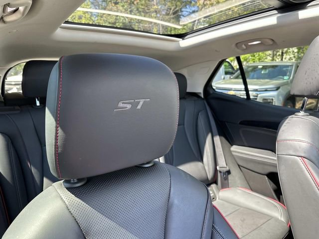 Used 2023 Buick Envision Essence w/ Sport Touring Package image 12