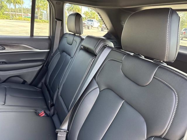 New 2025 Jeep Grand Cherokee Limited w/ Black Appearance Package image 11