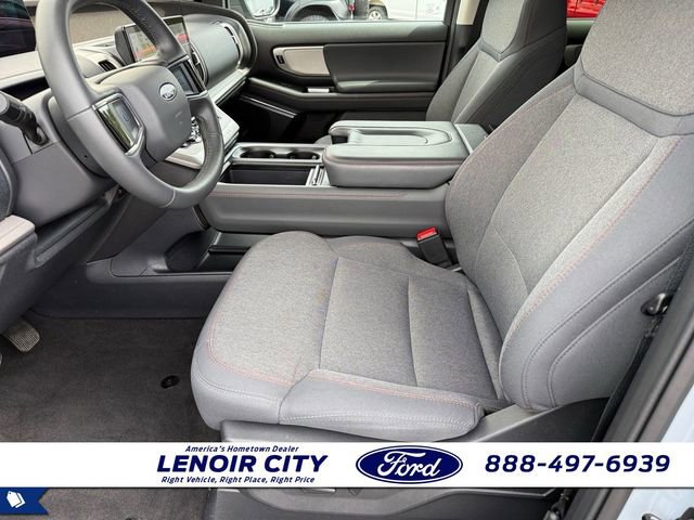 Used 2025 Ford Expedition Active RWD image 8