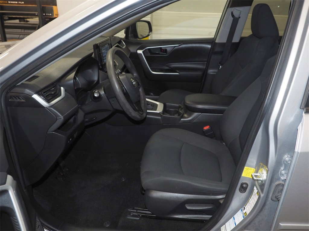 Used 2021 Toyota RAV4 LE image 6