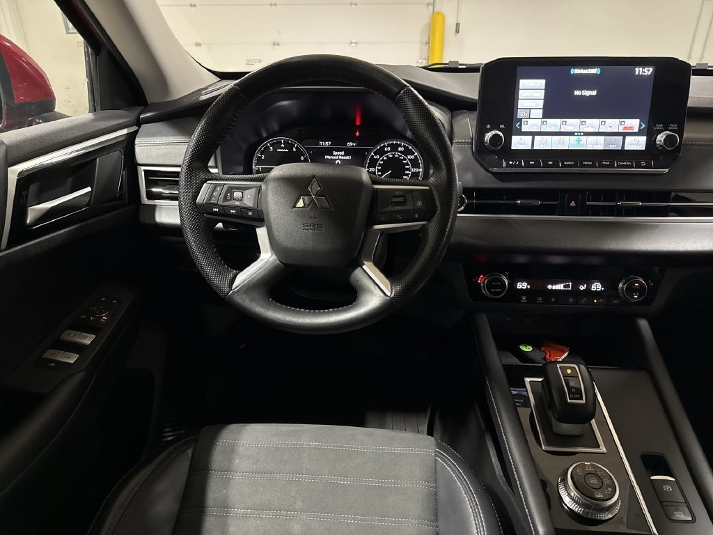 Used 2024 Mitsubishi Outlander SE Black Edition AWD/4WD image 11