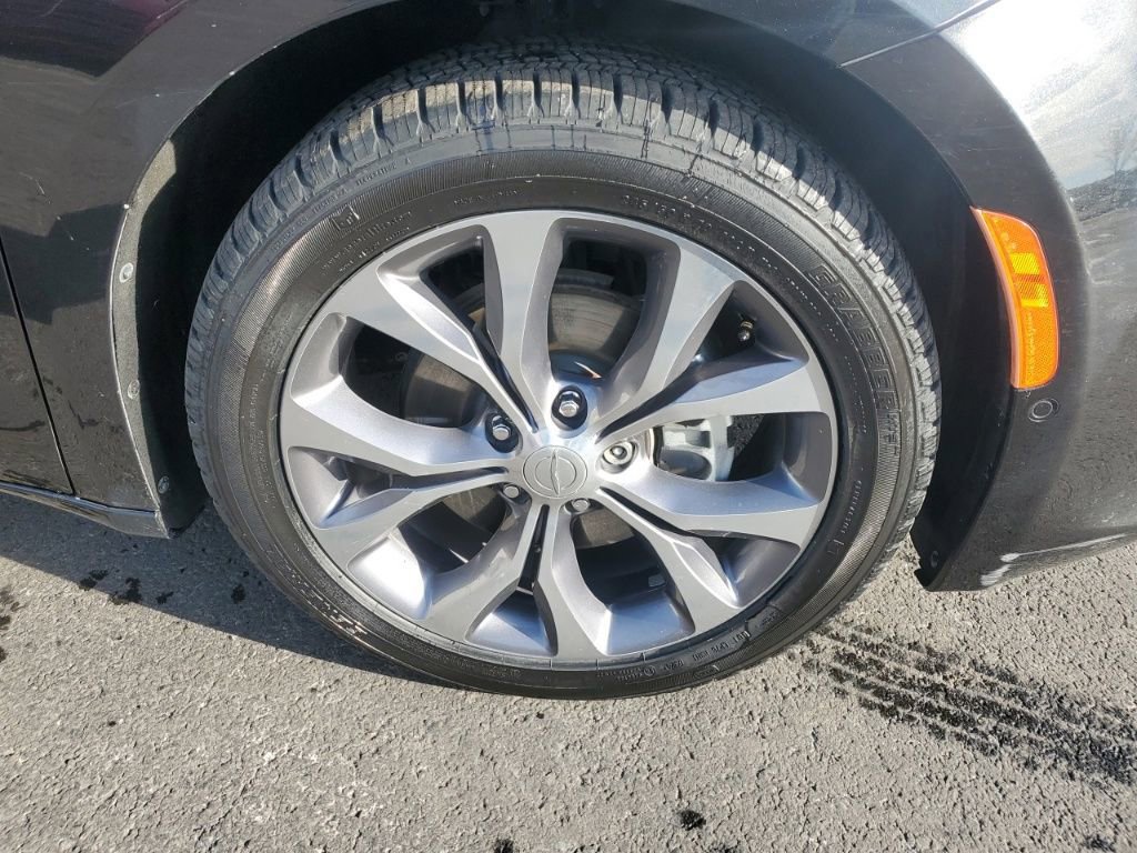 Used 2017 Chrysler Pacifica Limited image 10