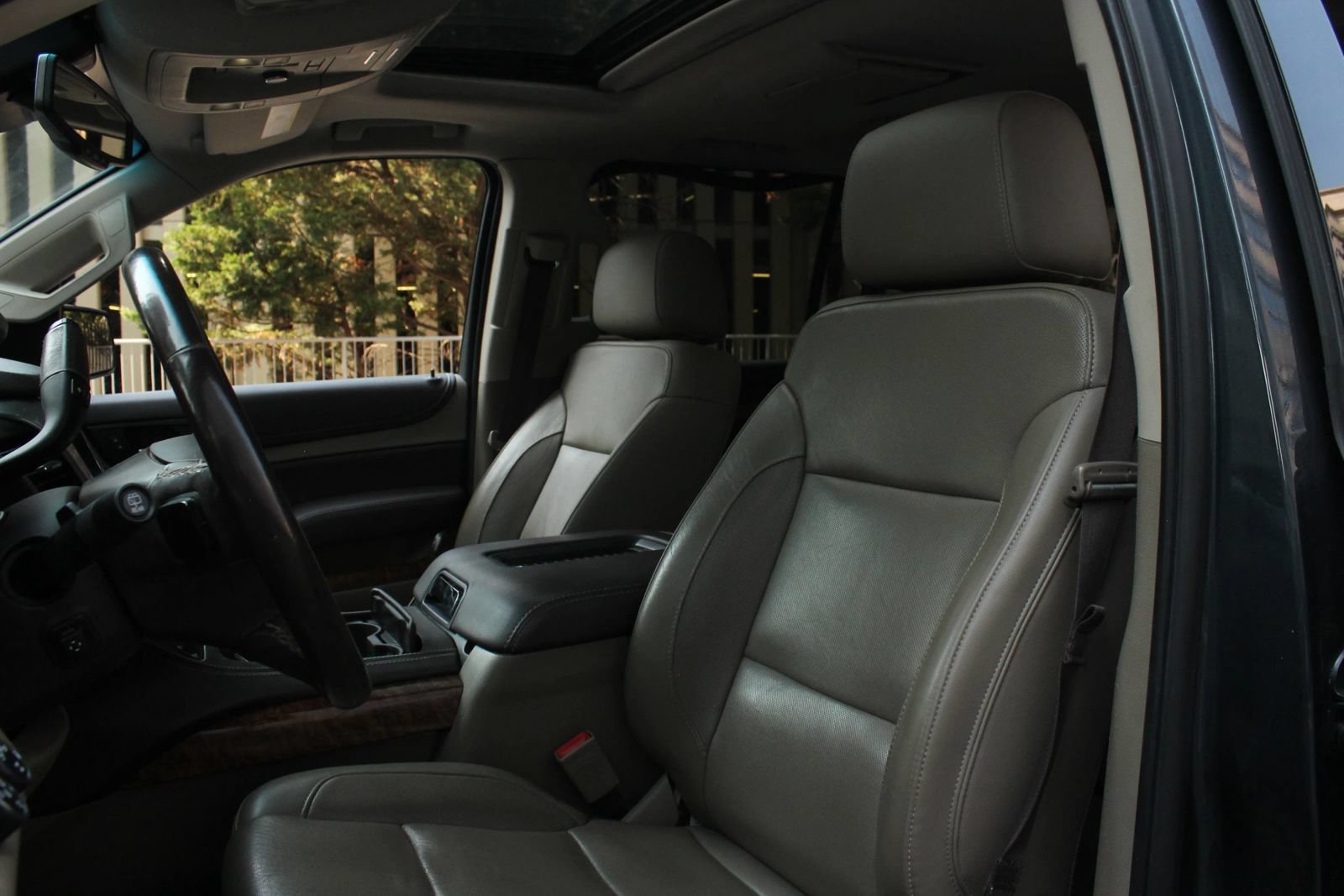 Used 2019 Chevrolet Suburban Premier AWD/4WD image 16