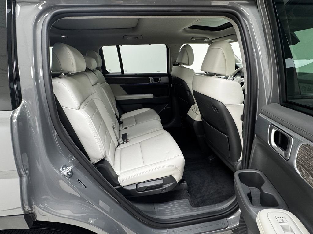 Used 2024 Hyundai Santa Fe Limited image 17