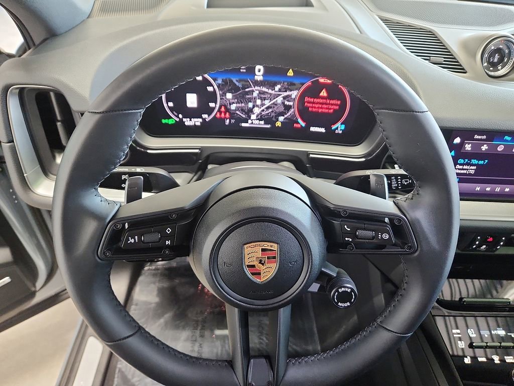 Used 2025 Porsche Cayenne image 20