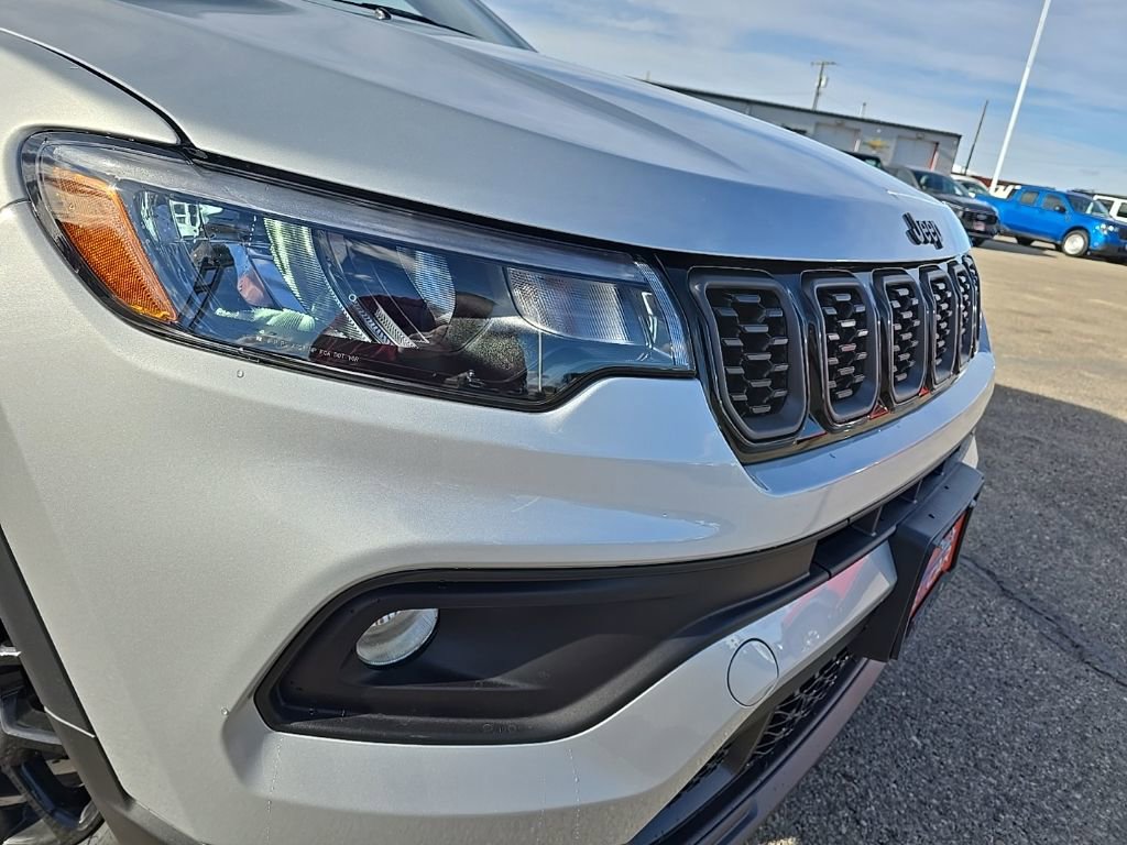 New 2026 Jeep Compass Latitude image 3