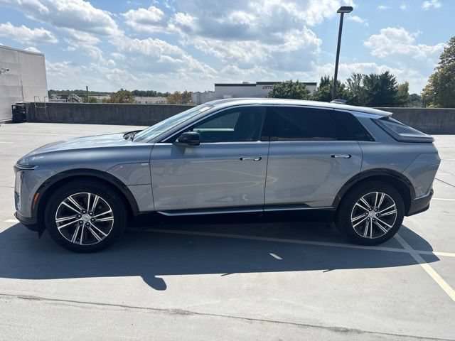 Used 2024 Cadillac Lyriq Luxury AWD/4WD image 2