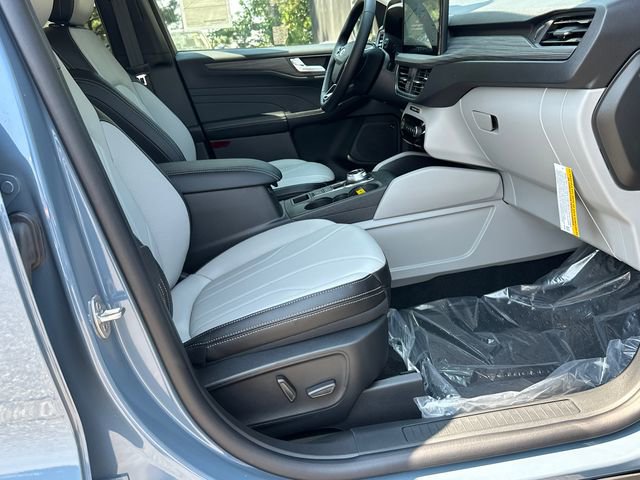 New 2025 Ford Escape SE w/ PHEV Premium Package FWD image 13