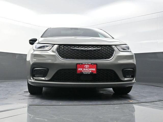 Used 2025 Chrysler Pacifica Limited image 29