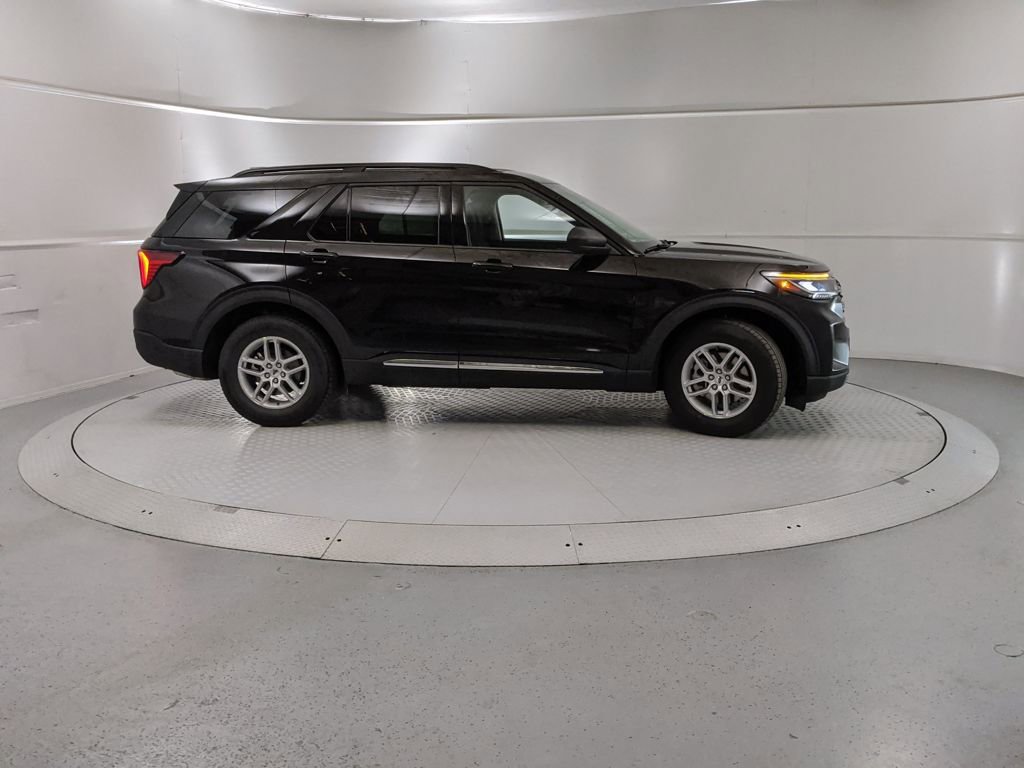 New 2025 Ford Explorer Active image 2