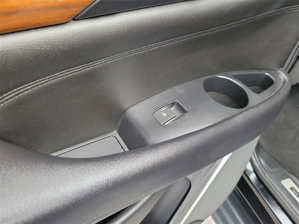 Used 2018 Cadillac Escalade Luxury image 12