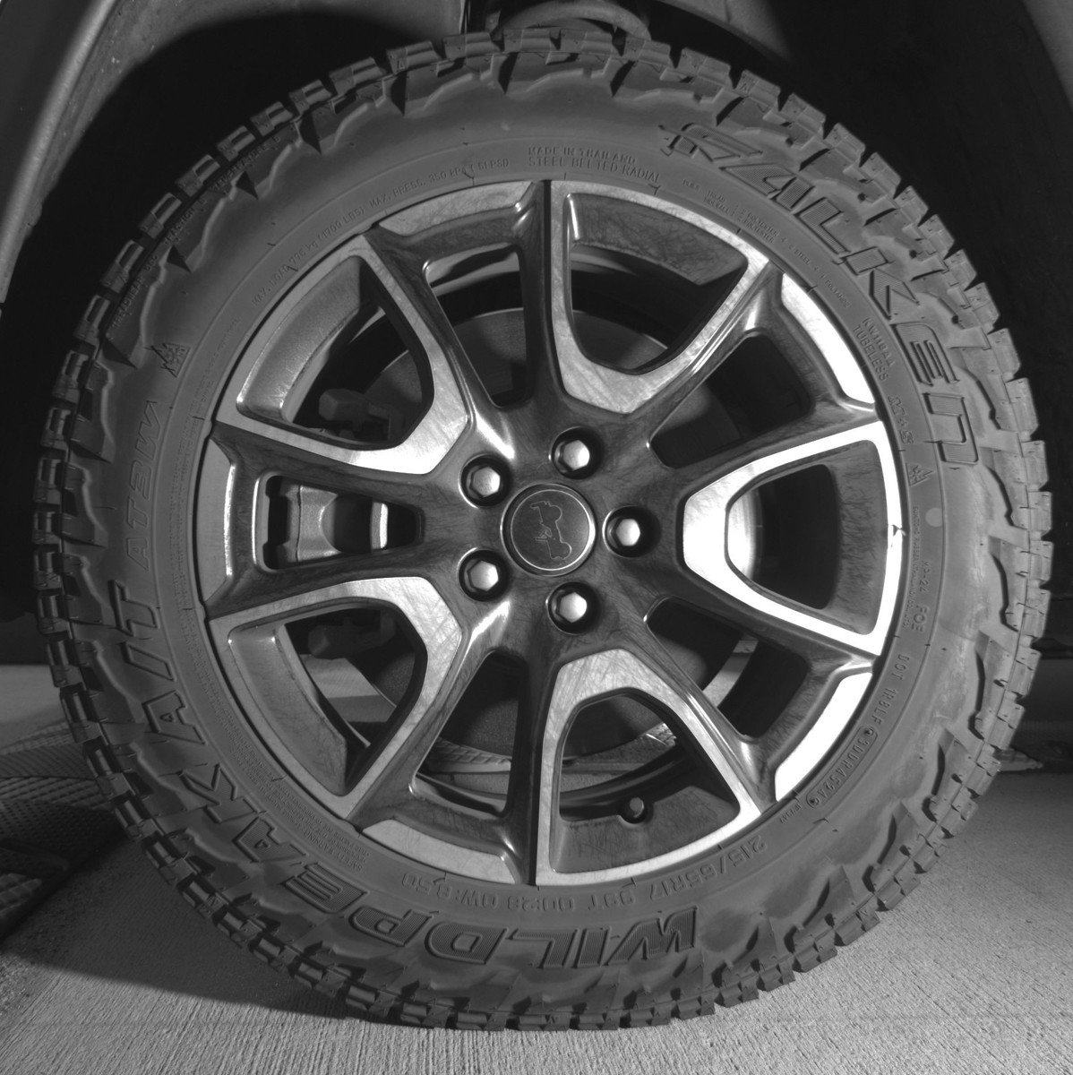 Used 2025 Jeep Compass Trailhawk AWD/4WD image 12