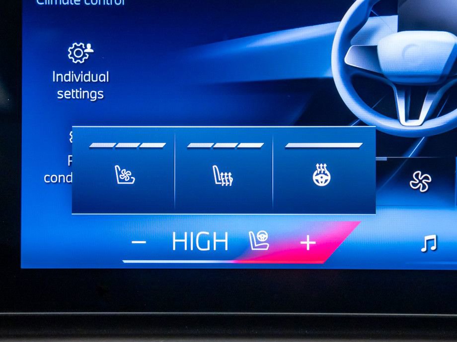 Certified 2025 BMW X7 M60i w/ Executive Package image 29