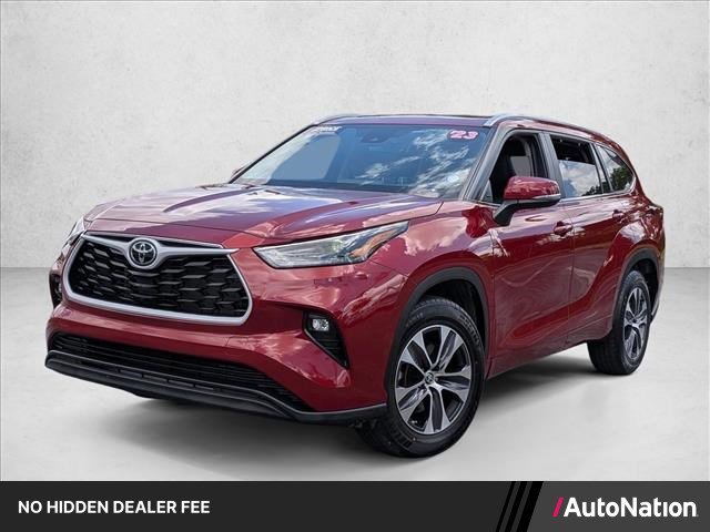 Used 2023 Toyota Highlander XLE FWD image 1