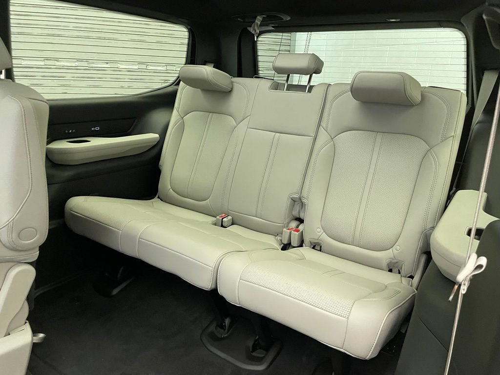 New 2026 Jeep Grand Wagoneer 2WD w/ Premium Group I image 21
