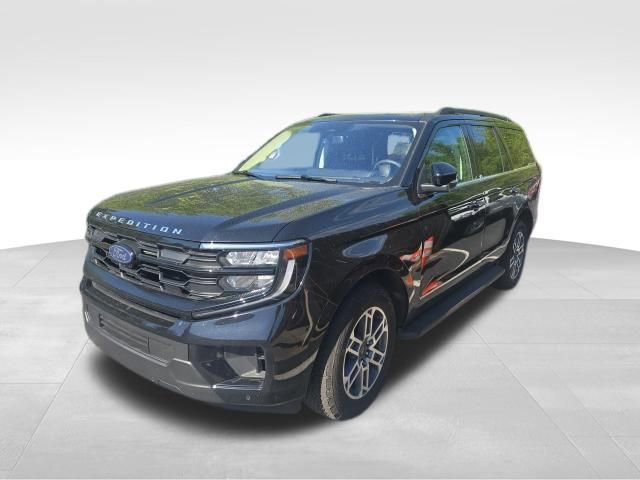 Used 2025 Ford Expedition Active AWD/4WD image 2
