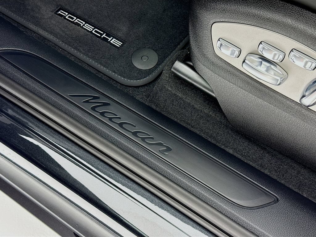 New 2026 Porsche Macan AWD/4WD image 13