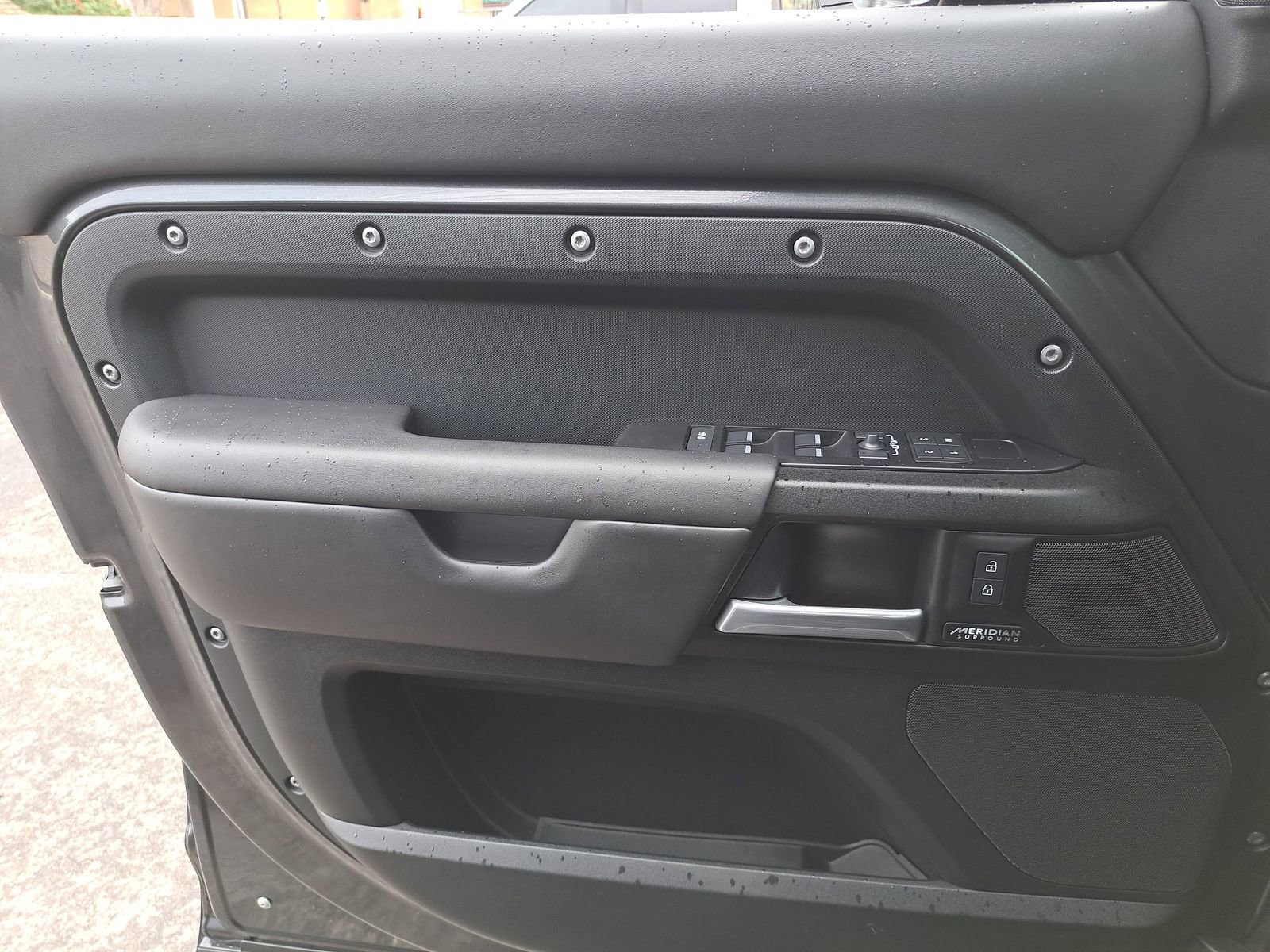 Used 2025 Land Rover Defender 110 V8 image 28