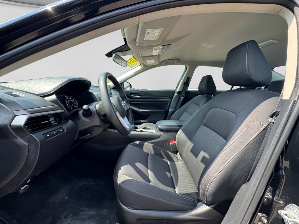 Used 2025 Nissan Altima 2.5 SV FWD image 19