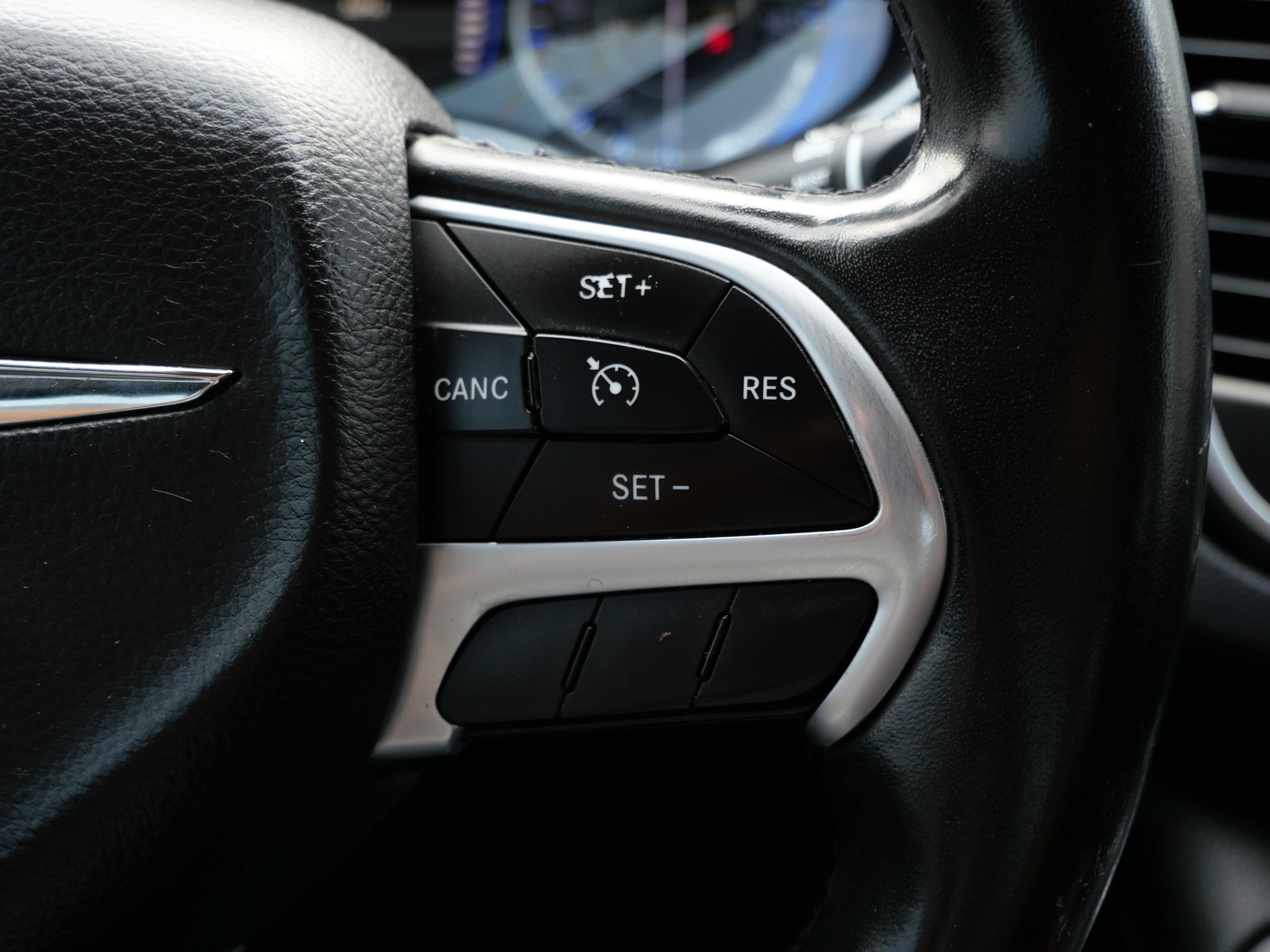 Used 2015 Chrysler 200 Limited w/ Convenience Group FWD image 29