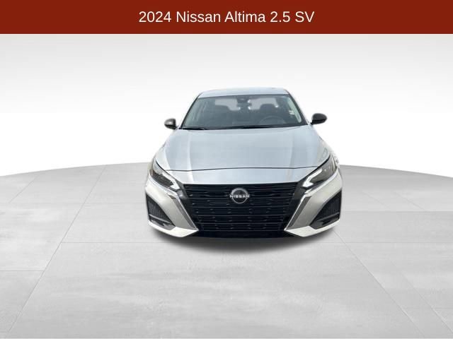Used 2024 Nissan Altima 2.5 SV image 2