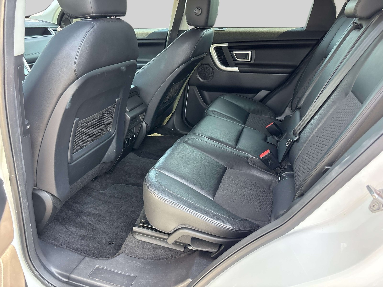 Used 2017 Land Rover Discovery Sport SE AWD/4WD image 10