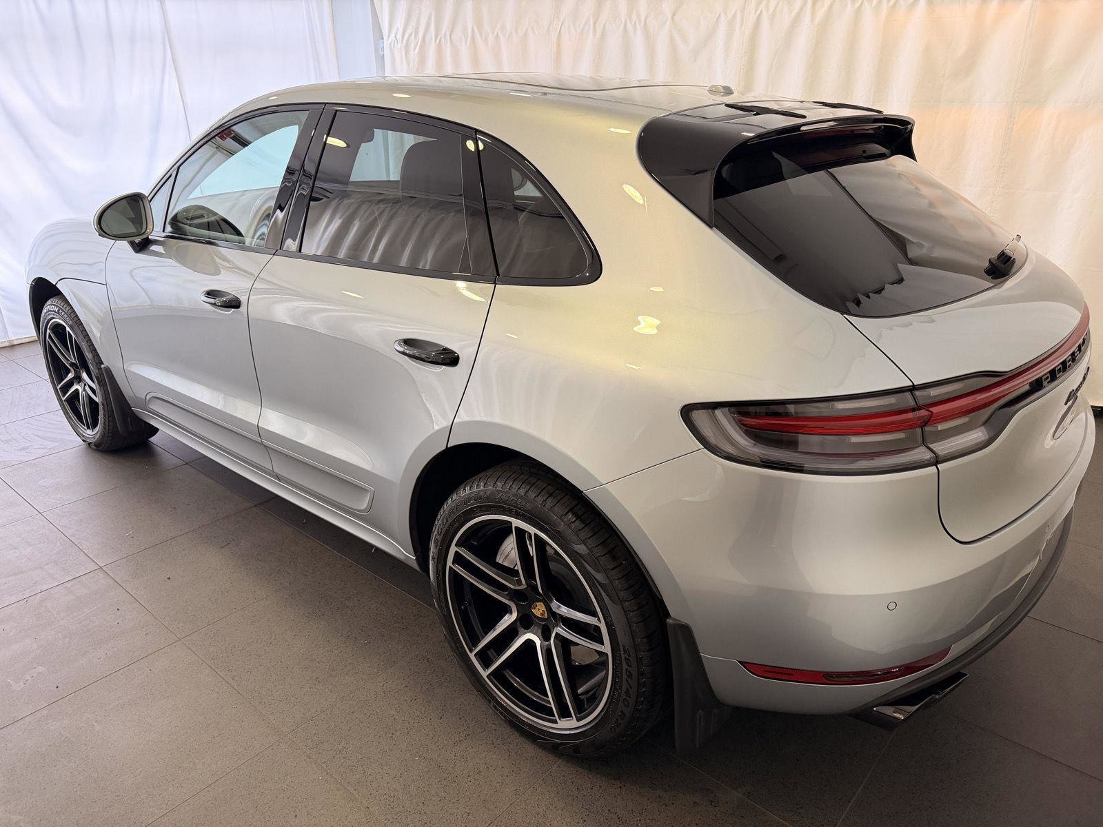 Certified 2020 Porsche Macan Turbo image 3
