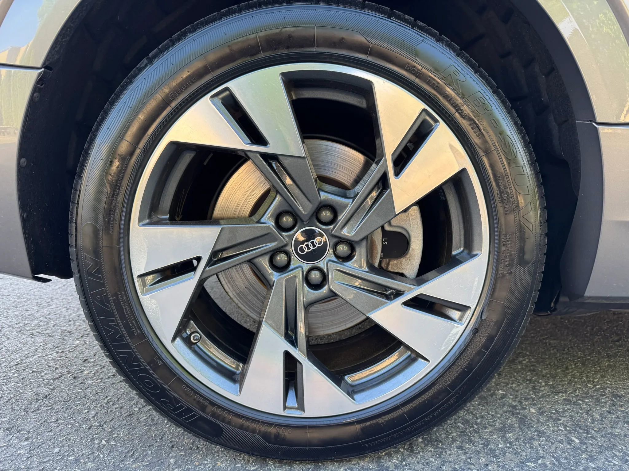 Used 2022 Audi e-tron Premium AWD/4WD image 19